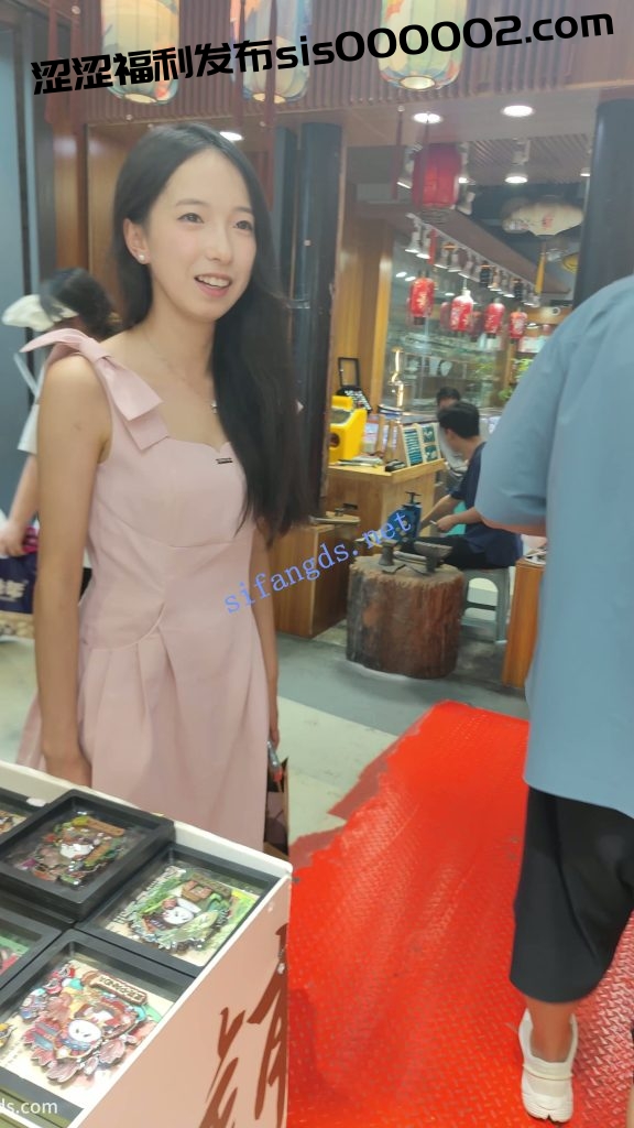 【CSCD】粉色连衣裙小姐姐和家人出来旅游，白色内内【1V】【970M】